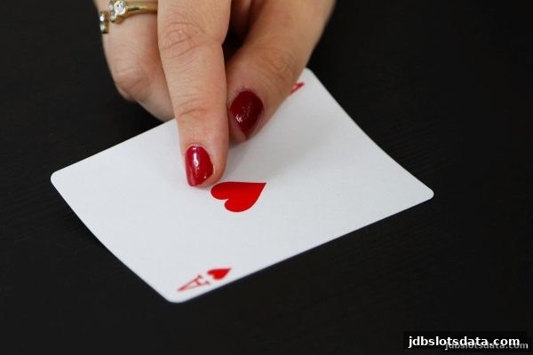 心理博弈进阶指南：jdb电子游戏官网教你如何在棋牌直播中稳定提升胜率