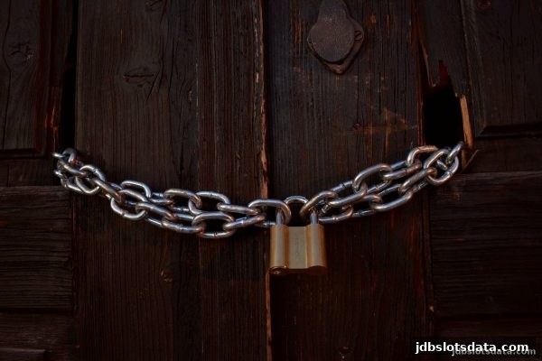 合规边界深度解析：牛牛线上游戏的法律风险与jdb电子游戏官网的娱乐选择