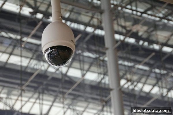 街机排雷骗局深度剖析：jdb电子游戏官网教你识破陷阱，安全娱乐选博九体育