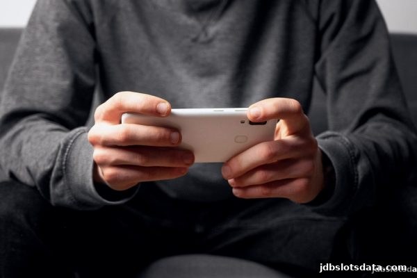 jdb电子游戏官网深度解析：水果机社区玩家互动的真实面貌与参与指南