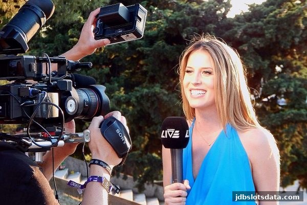 jdb电子游戏官网深度解析：电竞直播互动玩法与平台选择指南
